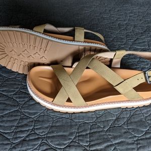 NWOT Madewell The Aubrey Sandal in Nubuck Leather